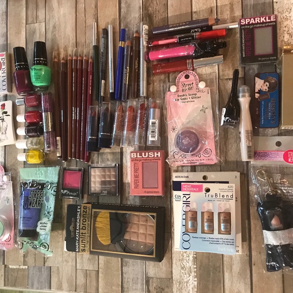50+ lot of makeup Revlon Milani  Covergirl
